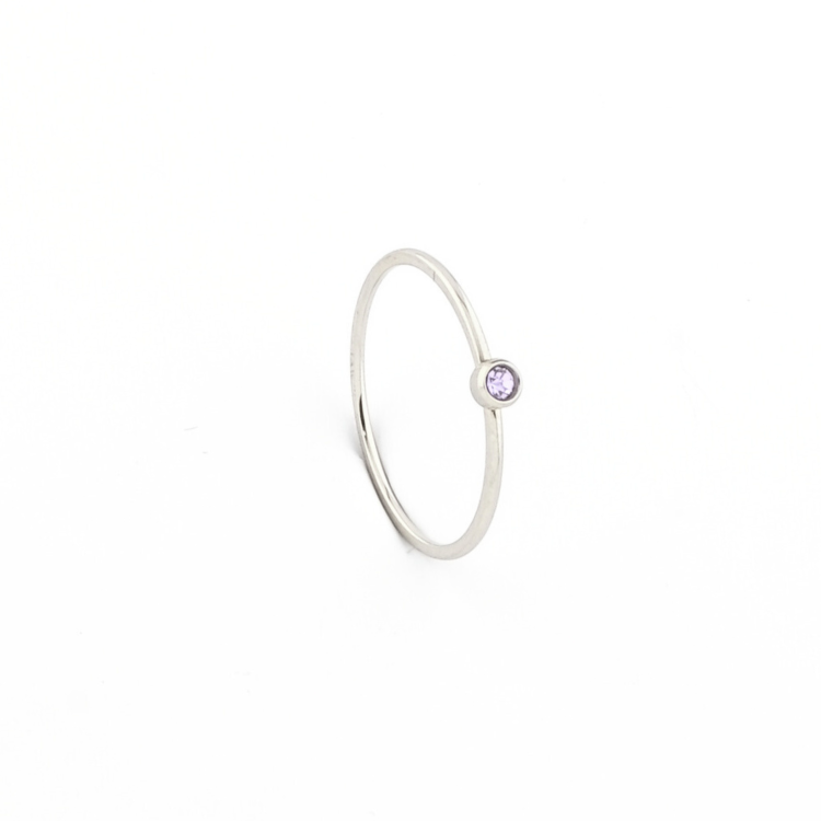 Delikatny pierścionek kobiecy ze stali szlachetnej z kamieniem Ametyst